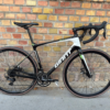 Giant Defy Advanced karbon országúti kerékpár 53 cm (165-175 cm)